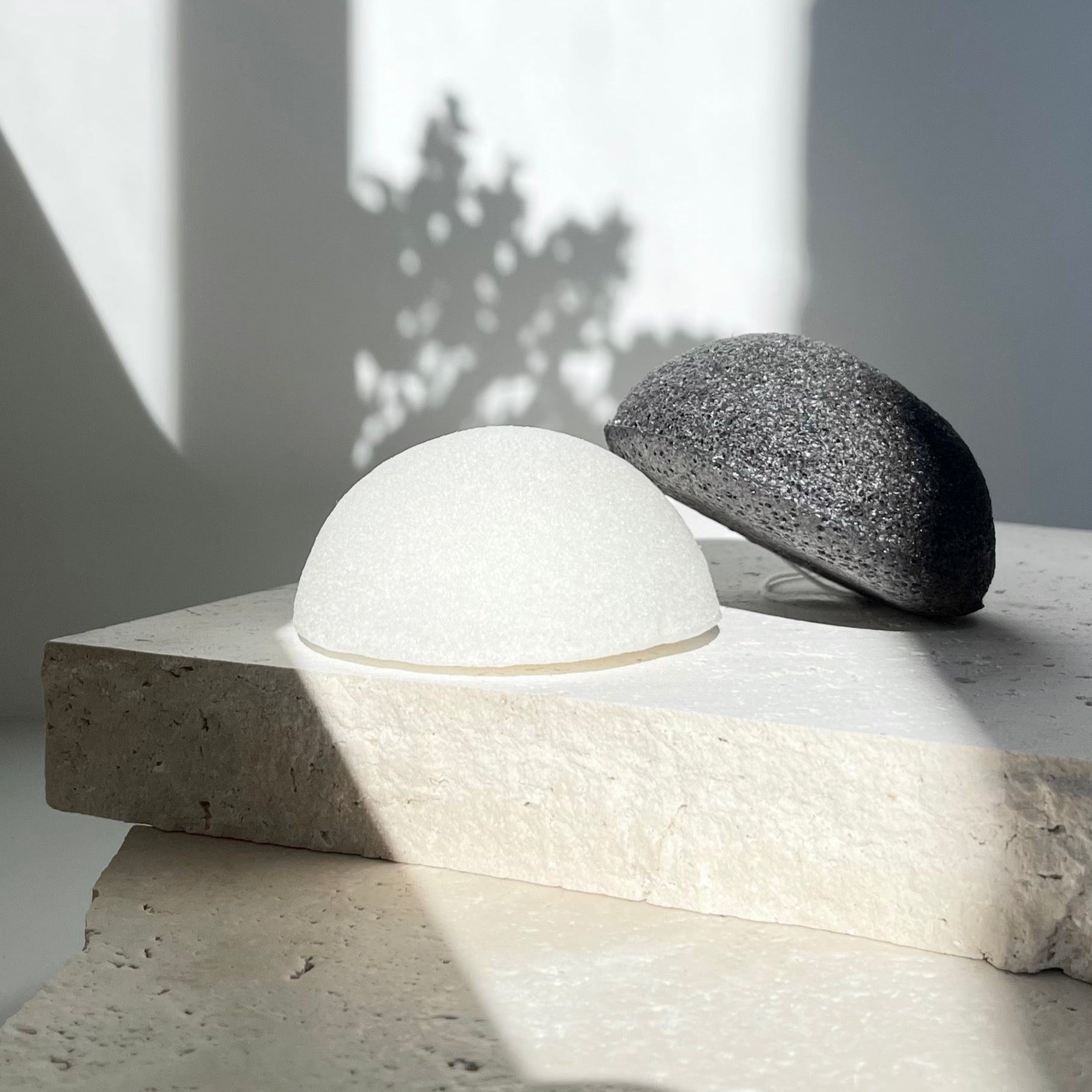 natural-konjac-sponge-best-for-skin-exfoliation-black-and-white