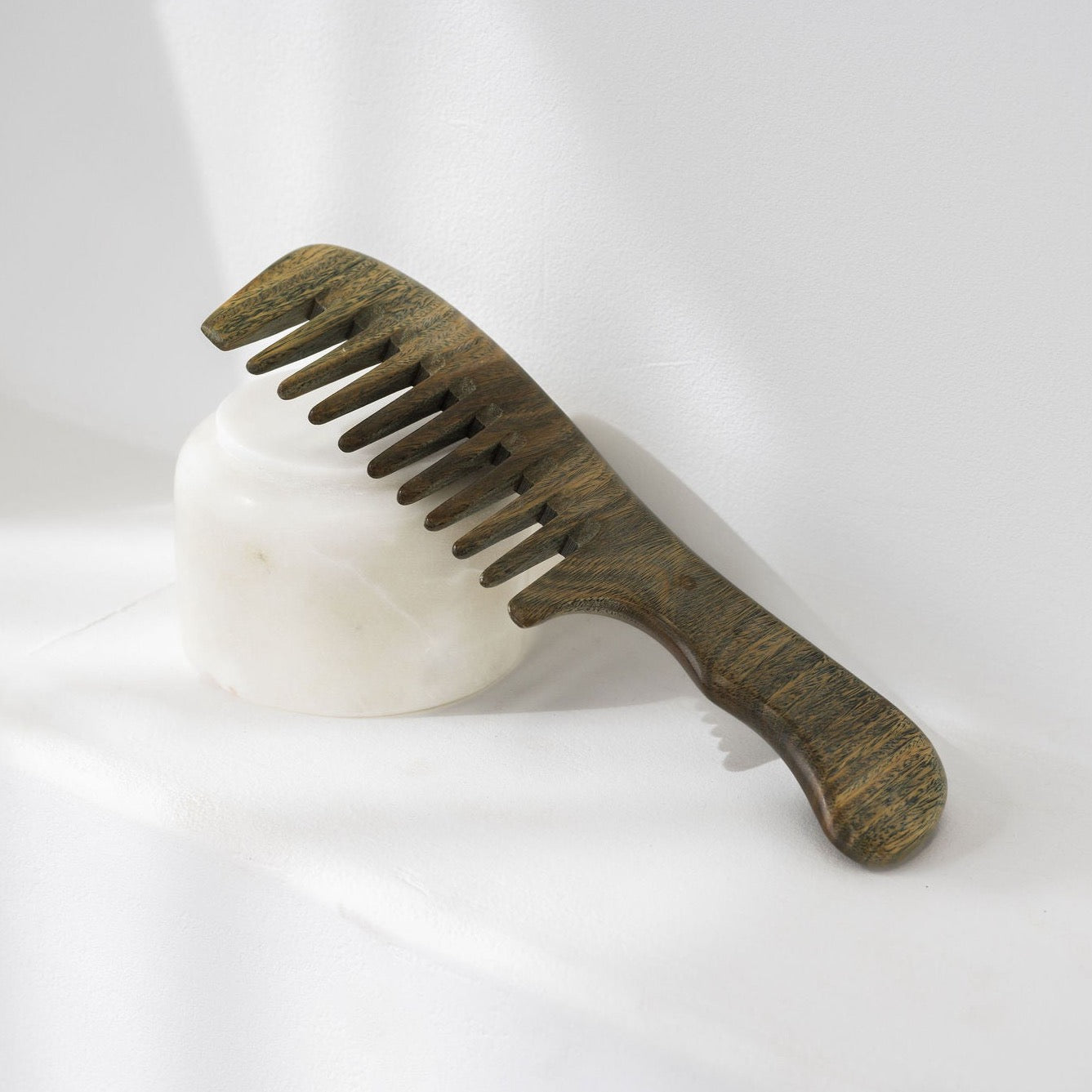 Natural-wide-tooth-sandalwood-comb